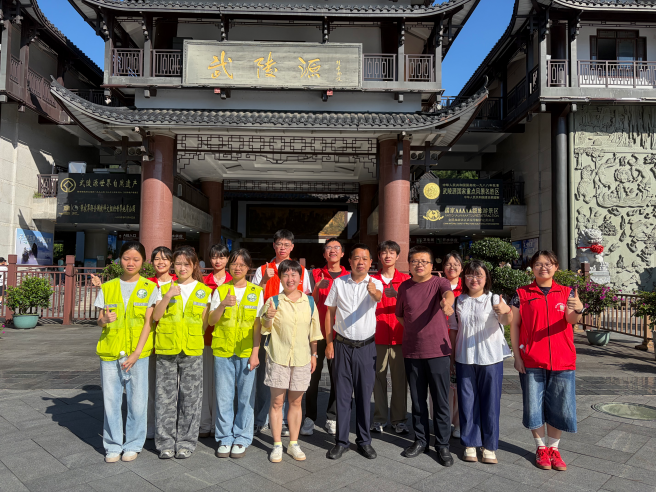 把关怀送到岗位上！永利ylg官网教师赴武陵源景区慰问暑期实习生